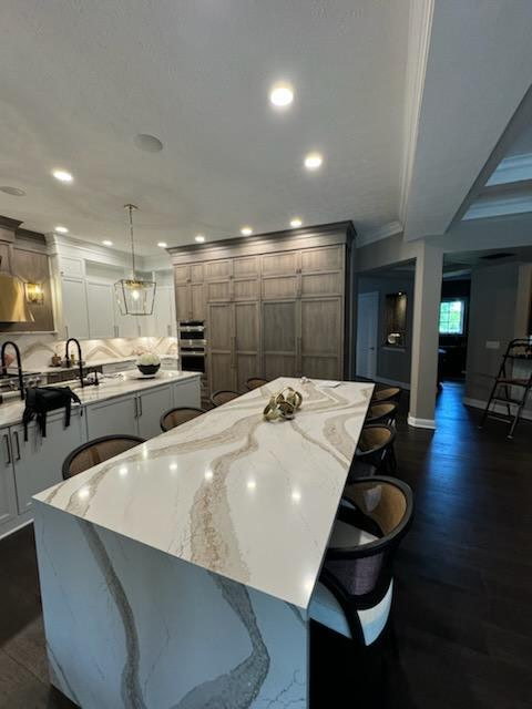 Veined Quartz Kitchen